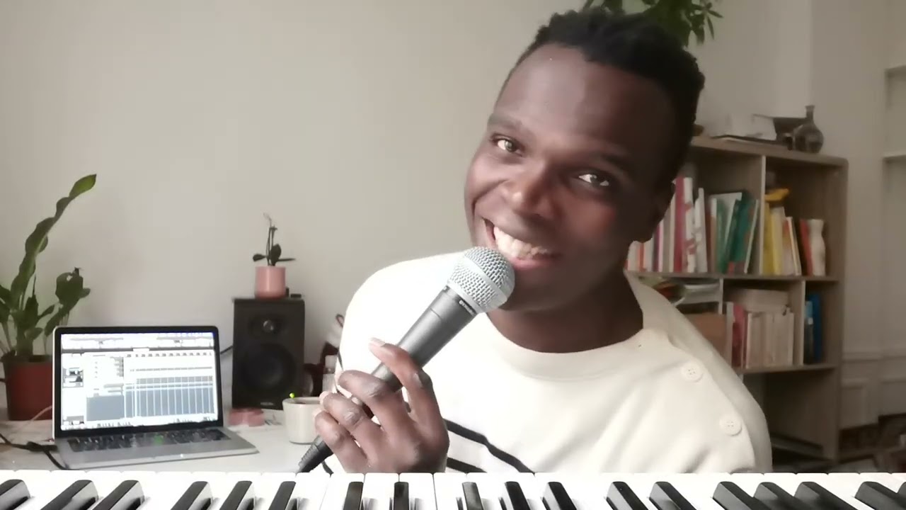 John-Lucas, pianiste chanteur à Paris, animation piano voix pour concert ou soirée musicale live. (vidéo)