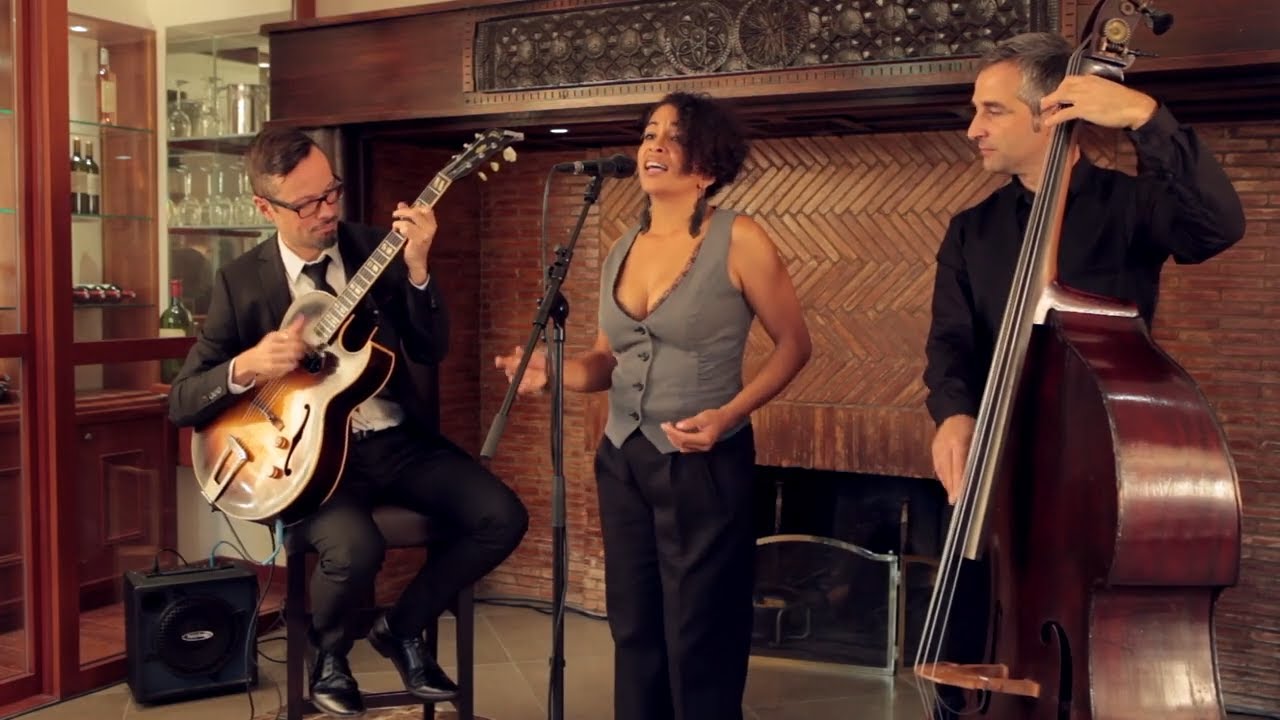 En trio "ROUTE 66" - Chant Guitare Contrebasse - Animation Mariage Nouvelle Aquitaine "Don't know Why" (vidéo)