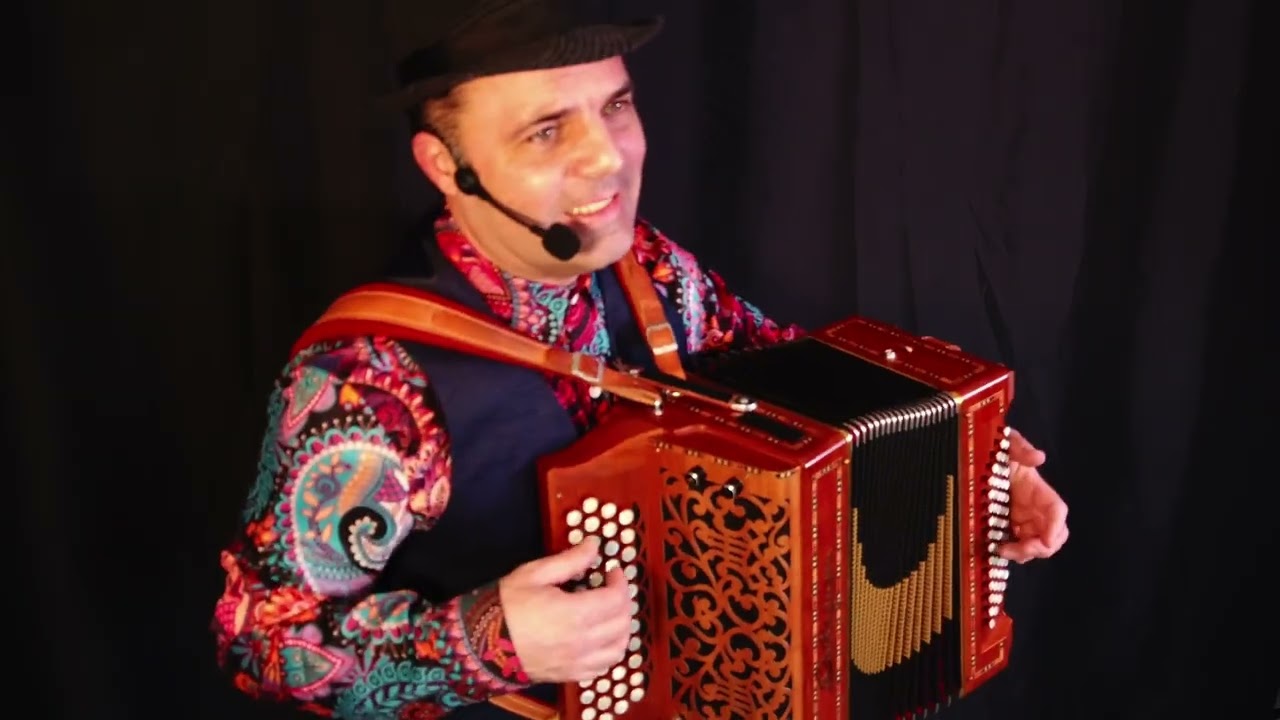 En formule solo, animation solo accordéoniste de musique italienne (vidéo)