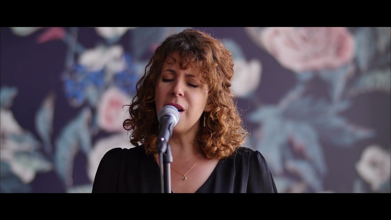 Charlotte Désirée - Du bout des lèvres (Barbara) (vidéo)