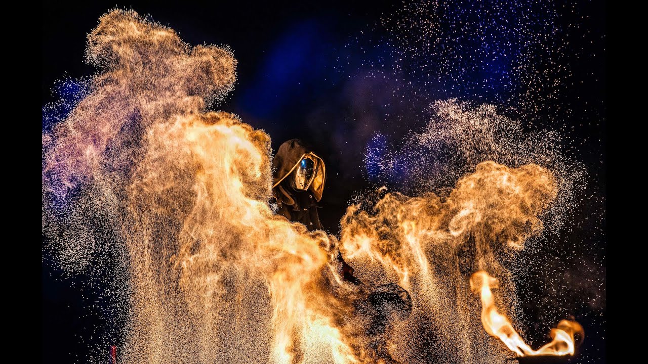 Spectacle de feu et pyrotechnie (vidéo)