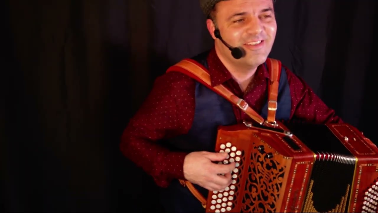 En formule solo. Accordéoniste et chanteur guinguette (vidéo)