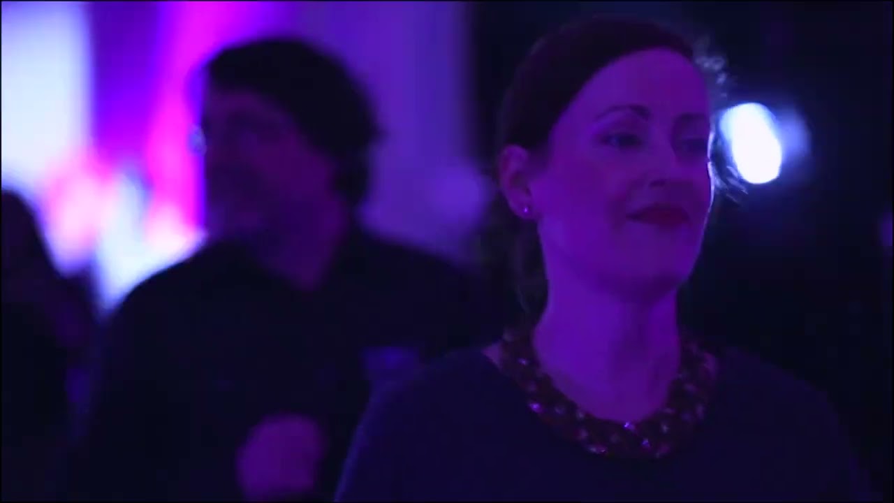 DJ à Bordeaux, anime vos événements sur-mesure : mariage, gala, entreprise, bar et discothèque. (vidéo)